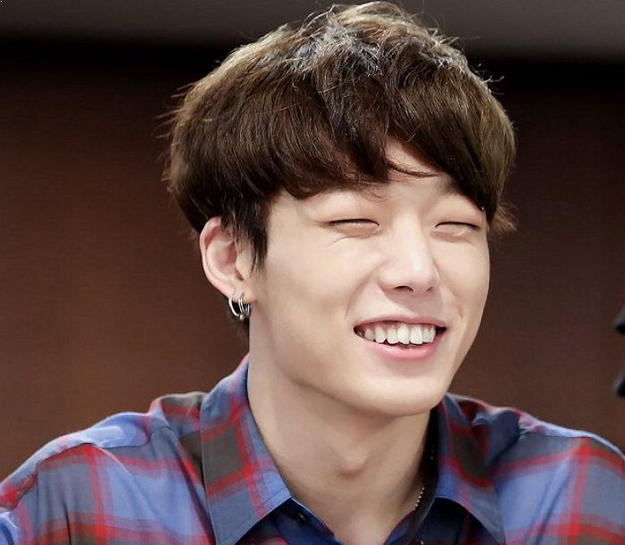 Male K-Pop Idols That Can Smile Beautifully Even With Their Eyes