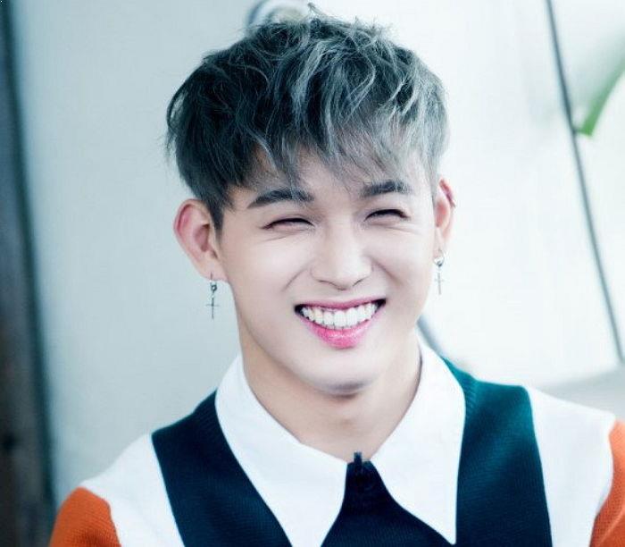 Male K-Pop Idols That Can Smile Beautifully Even With Their Eyes