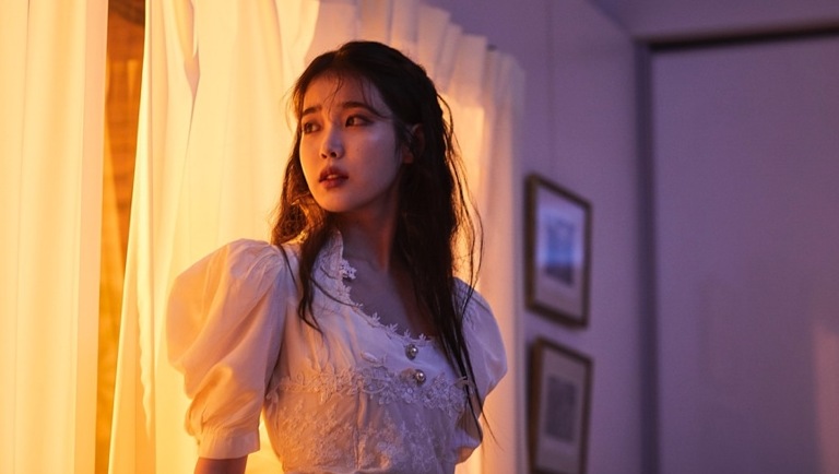 Here’s Why Some IU Fans Are Criticizing South Korean President Moon