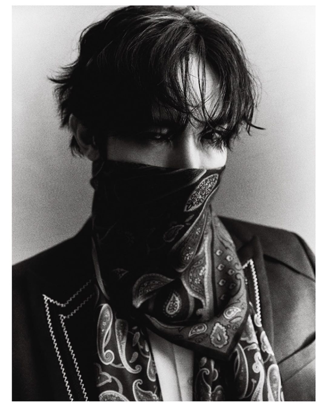 Lee SooHyuk Makes Jaw Drops In New Pictures With His Unique Vibes