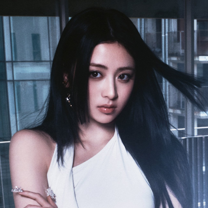 Huh YunJin