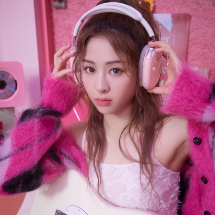 LE SSERAFIM Huh YunJin Kpop Profile
