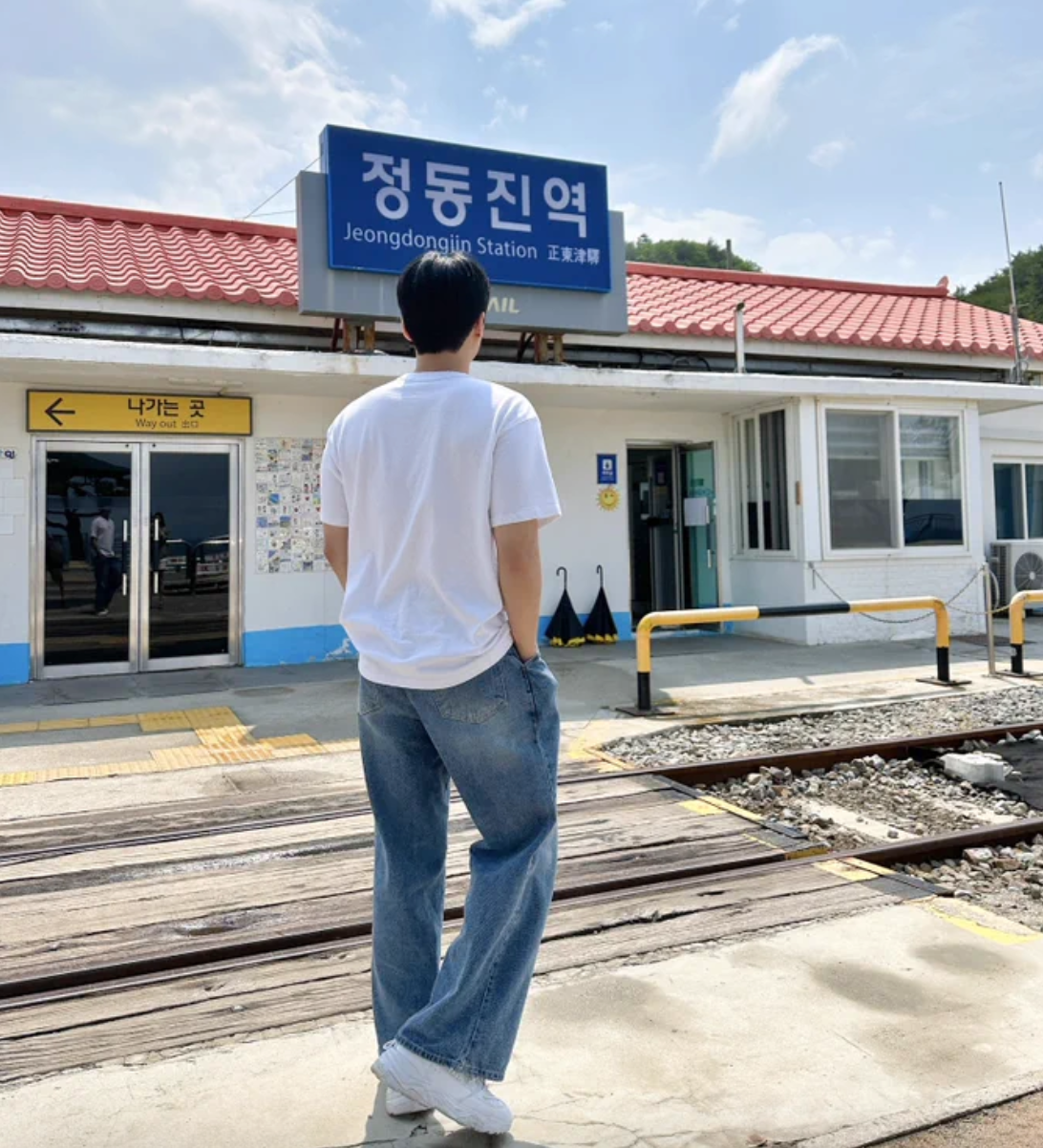 Jeong SeWoon Releases Refreshing Pictures Ahead Of Announcing His 2023 "LUCKY HIGH SCHOOL 5th" Fanmeeting