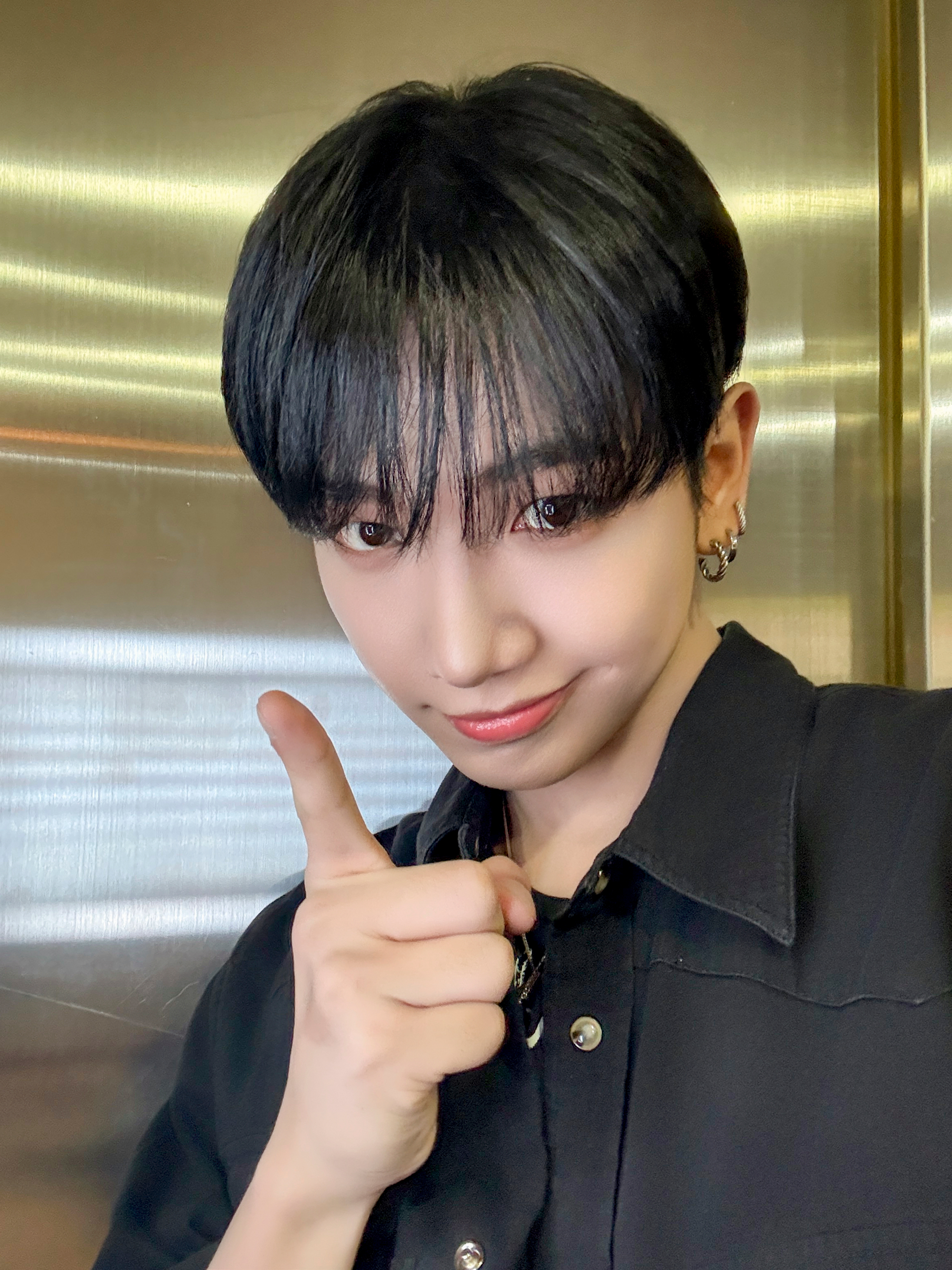  15 More Playful Male K-Pop Idols Who Use The Dog Emojis 🐶 (Part 2)